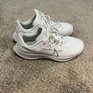 Women’s Nike Pegasus 8 1/2